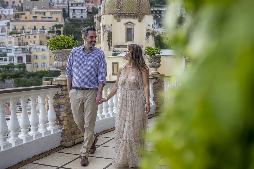 Couple portrait with greenery and Positano