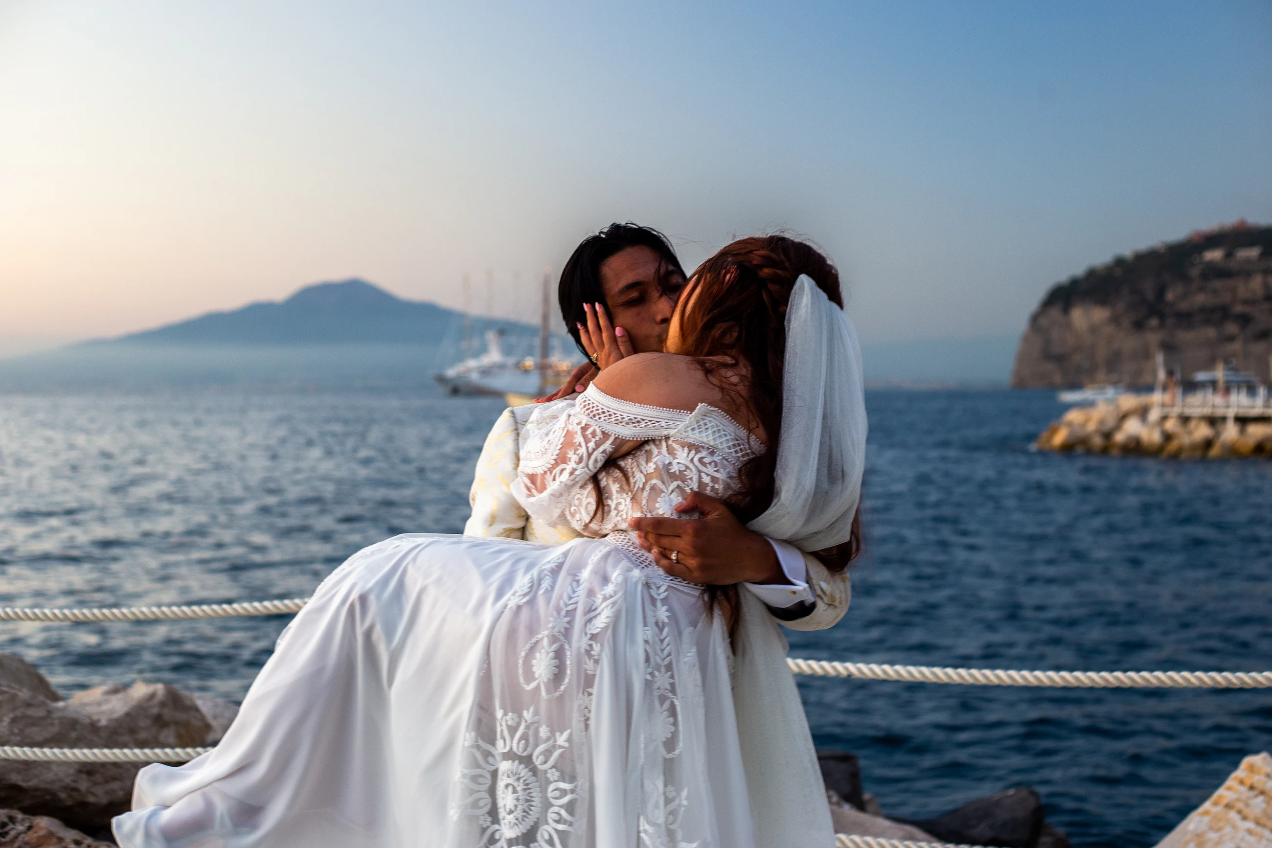 Honeymoon photo shoot by the sea 04