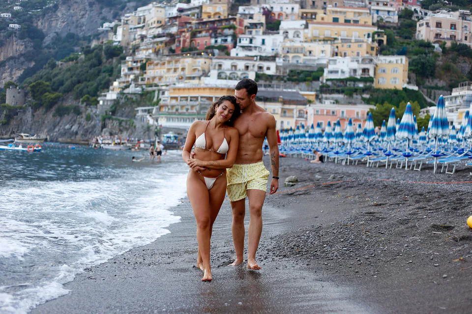 Honeymoon photo shoot by the sea 05
