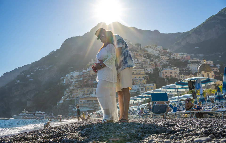 Honeymoon photo shoot by the sea 10
