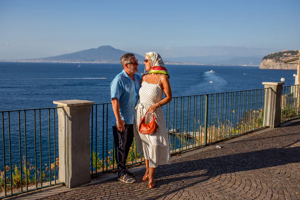 Honeymoon photo shoot by the sea 15